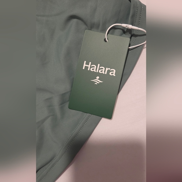 Halara Round Neck Racerback Ruched Yoga Tank Top - Picture 4 of 10